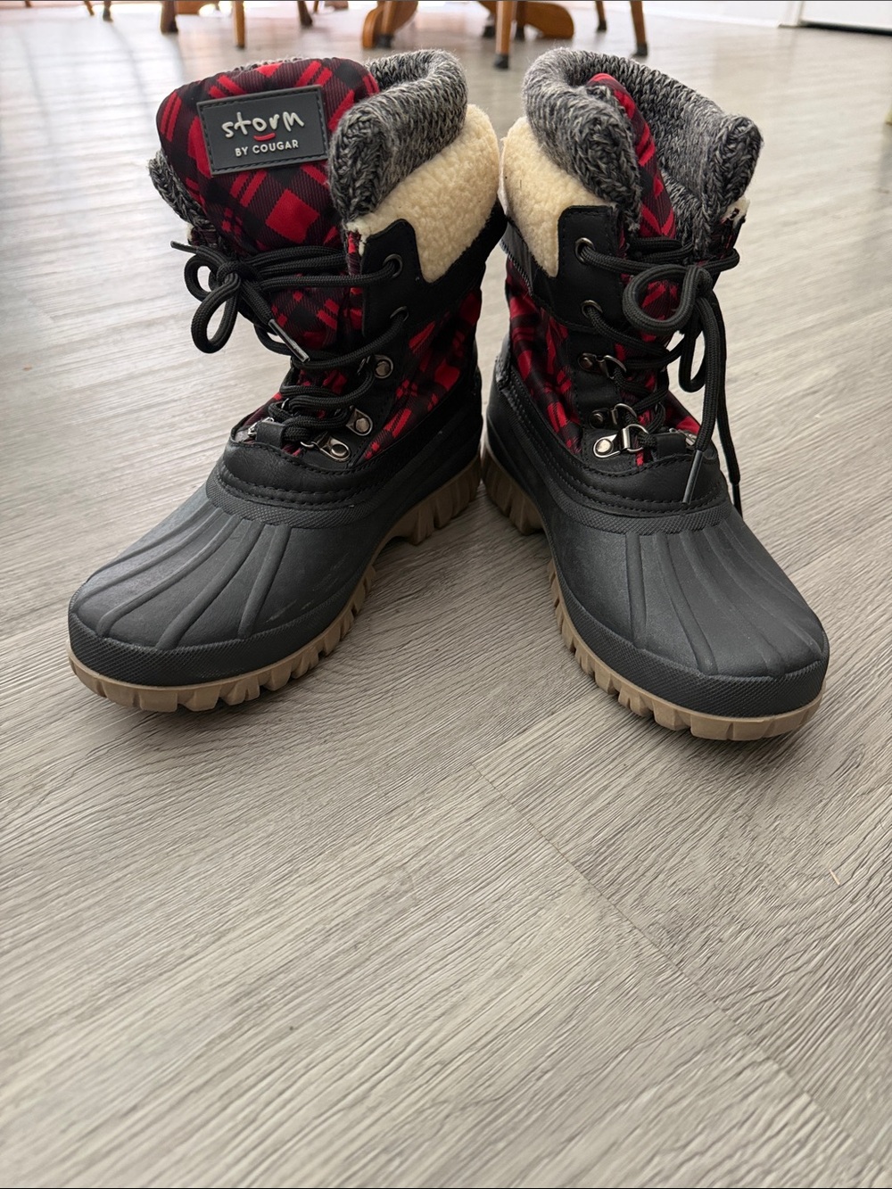 Storm by Cougar Black and Red Plaid Winter Boots Sz 7 EUC worn once